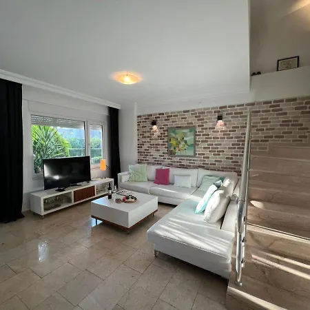Villa Classis *
